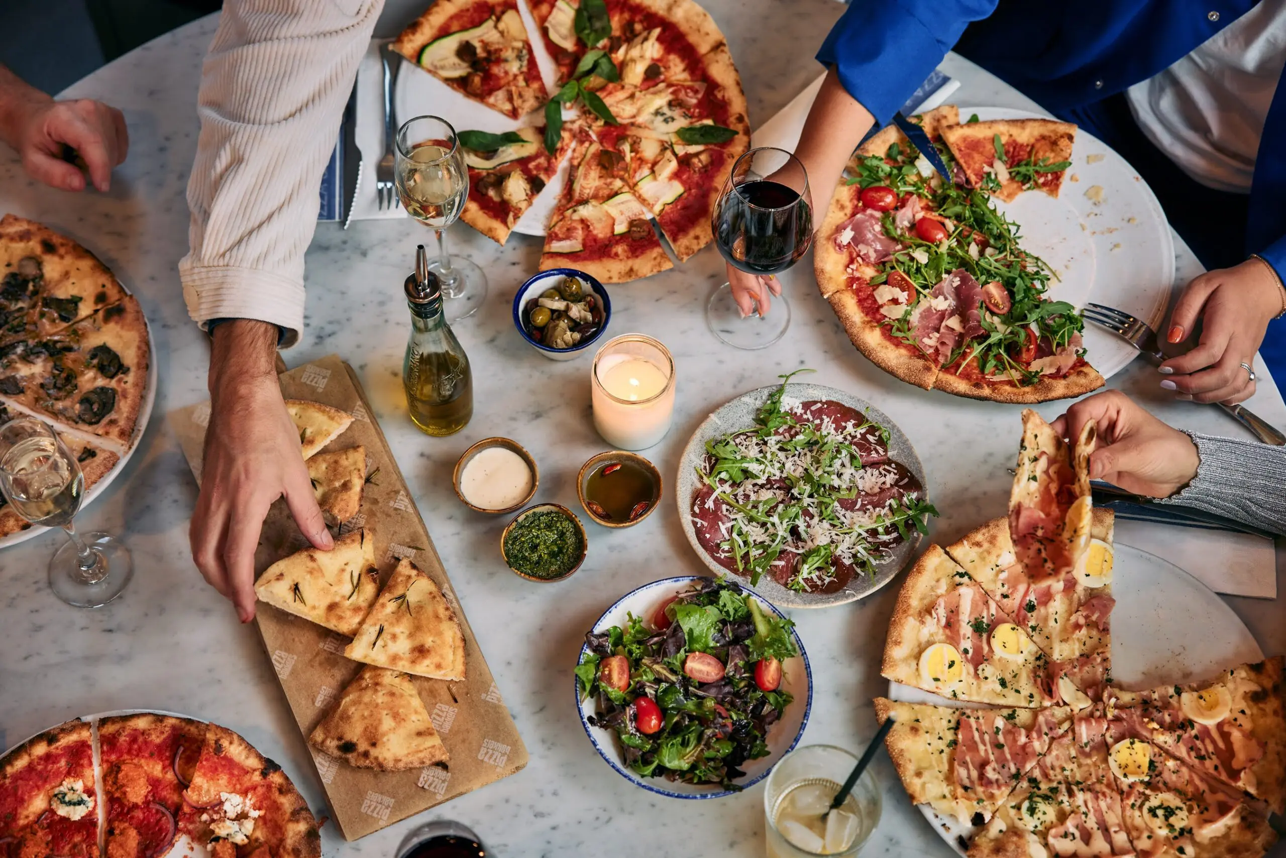 Interieur van De Pizzabakkers