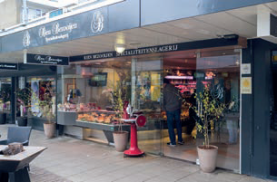 Gevel van een vestiging van Vleeschmeester